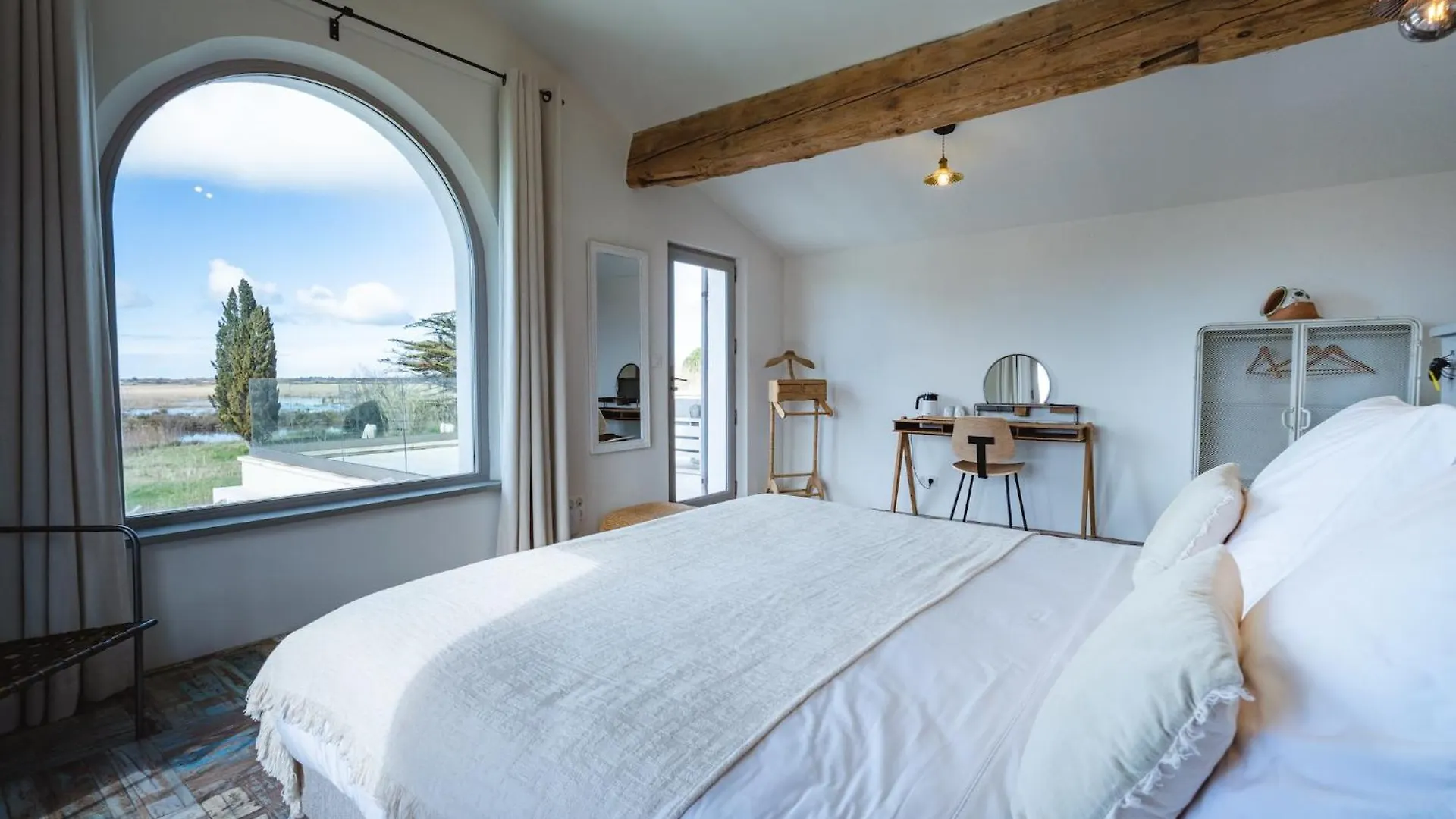 Mas Du Couvin, Maison D'Hotes En Camargue Saintes-Maries-de-la-Mer 5*,  France